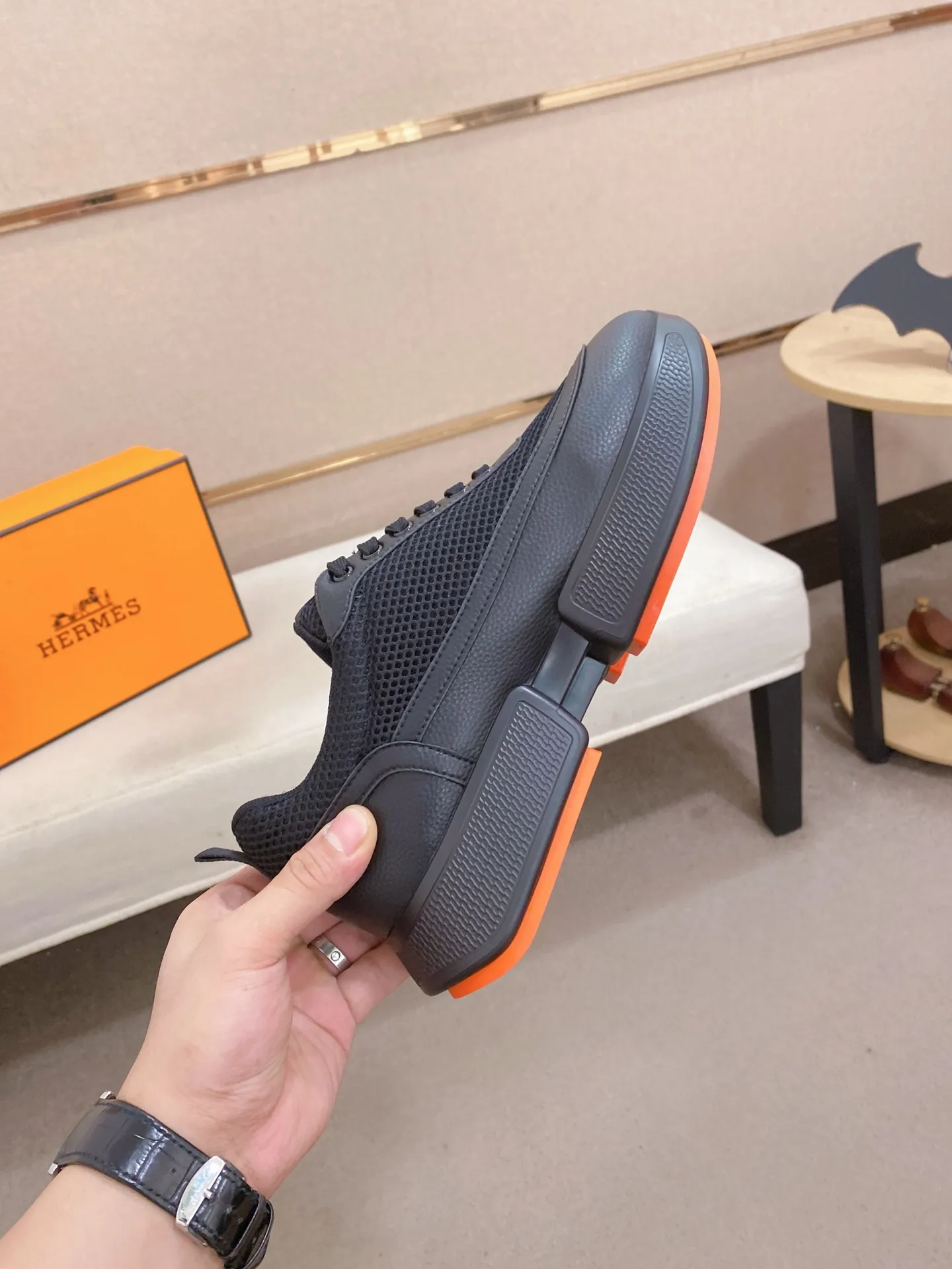 Men's clothing and shoes💰: 462💰《HERMES》【Classic Original Version】Hermès; Top 🔝 Purchasing Agency 🔍🔍Men's latest 🇺🇸 counters are on sale simultaneously, imported from Italy original ▲▲cowhide ▲▲ (high-end, extravagant and classy) ) Exquisite workmanship (Italian 🇮🇹 imported water-dyed 🐂 cowhide lining) sole: original sole provided by the original factory, ⚠️exclusive double-layer activity·TPR·rubber·combined molded outsole; super comfortable·wear-resistant·non-slip·environmental protection The real thing is more beautiful if you take the real thing (high quality, follow the order). You can enter and exit the counter at will * Number of yards: 38-44 (45 can be customized and cannot be returned or exchanged)
